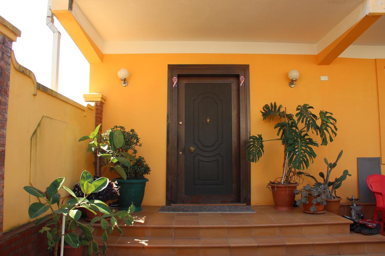 Yellow House - Vaja Sarpi Luaran gambar